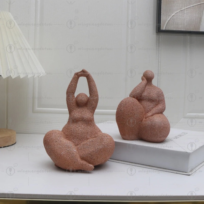 Home Office In Living Room - 1개, 사암 수지 통통한 여성 조각상